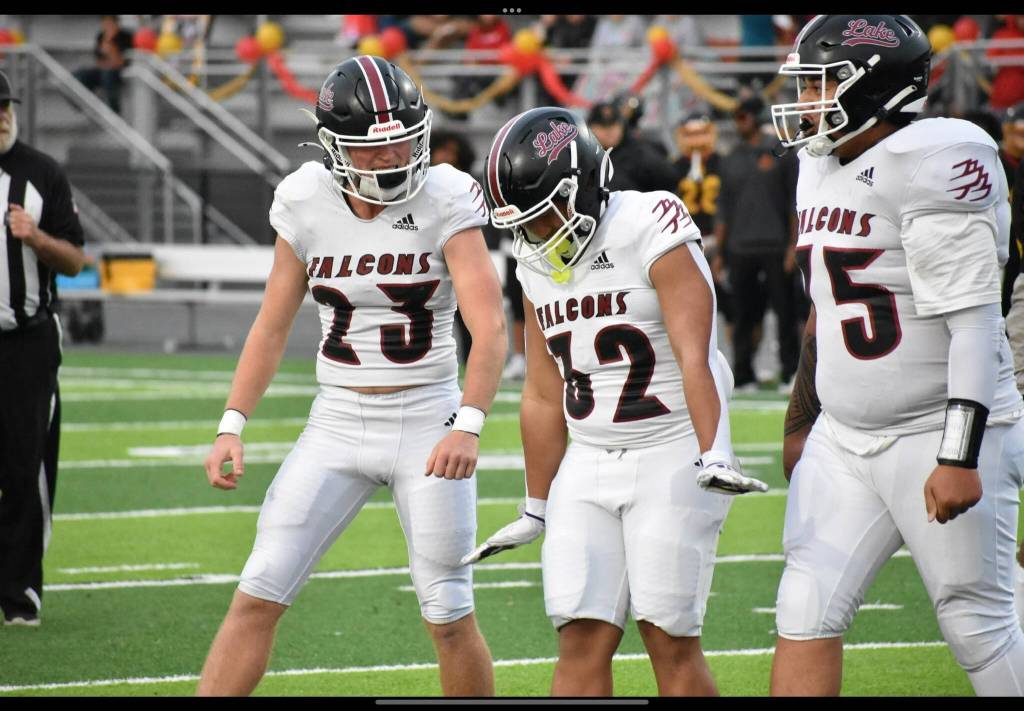 Makaio Villarin (32) does the waddle touchdown celebration after scoring for Kentlake. Ben Ray / The Reporter