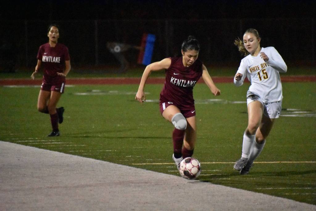 Shannon Mclain dribbles the ball down the sideline for Kentlake. Ben Ray / Sound Publishing
