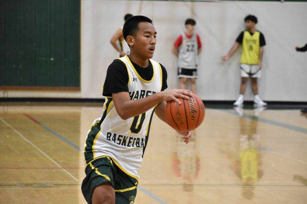 Troy Keowla dribbles down the floor during a fast break drill. Ben Ray / The Reporter