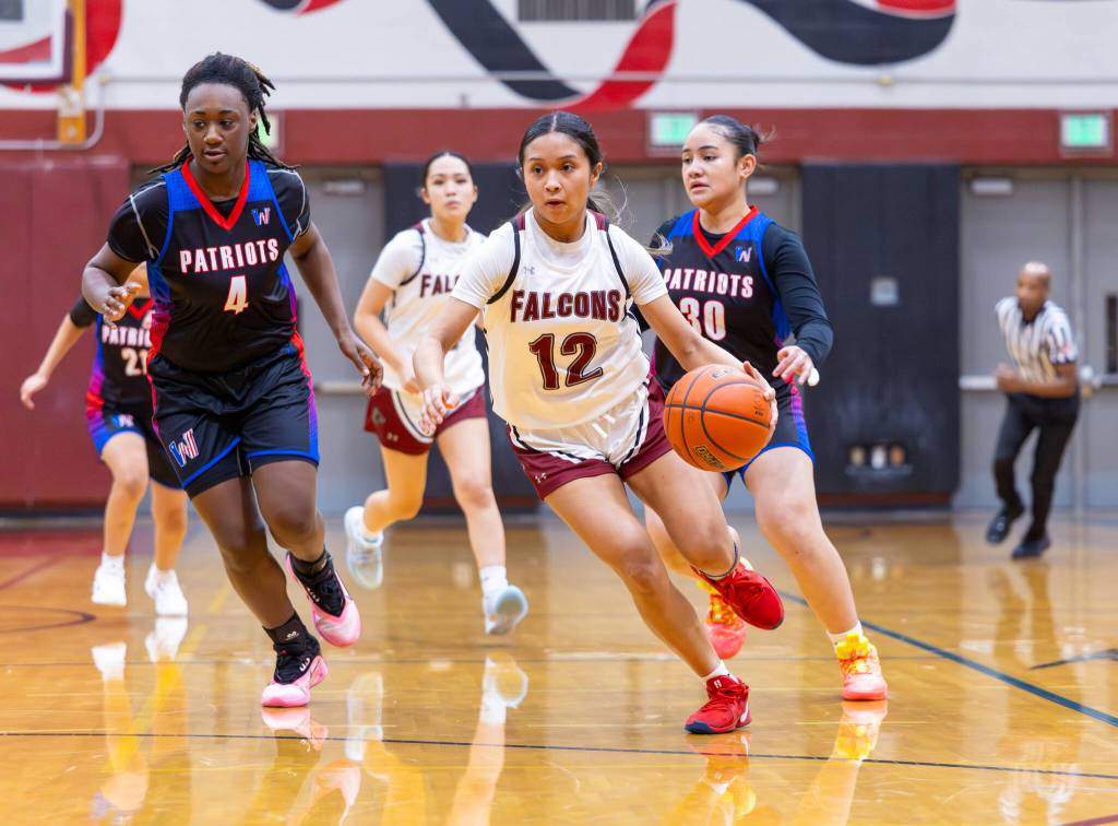 Sophomore Chloe Medina dribbles the ball up the floor against Washington for Kentlake. Photo provided by Robby Mullikin