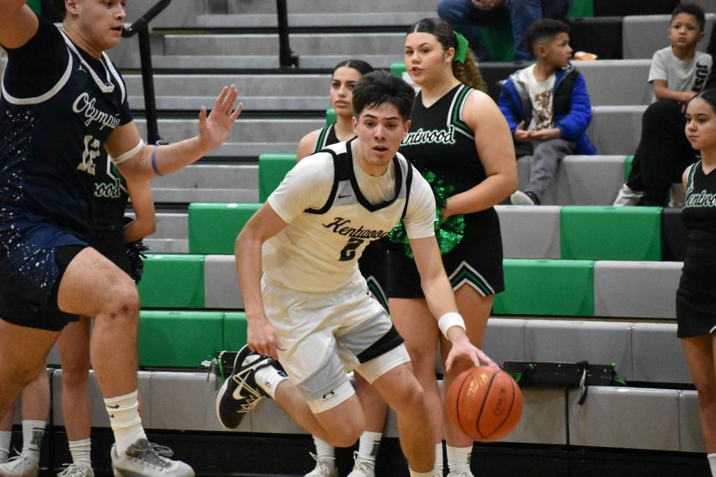 Brandon Tagle drives to the basket for Kentwood. Ben Ray / The Reporter