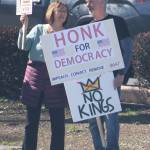 Many drivers honked horns. STEVE HUNTER, Kent Reporter