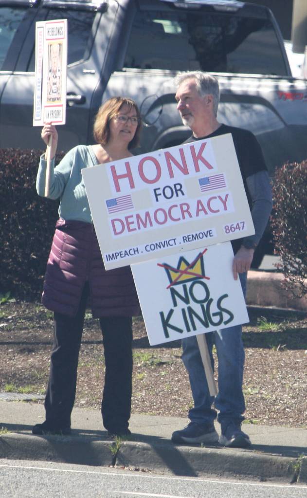 Many drivers honked horns. STEVE HUNTER, Kent Reporter