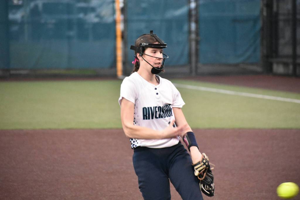 Kylee Curtis pitches for Auburn Riverside. Ben Ray / The Reporter
