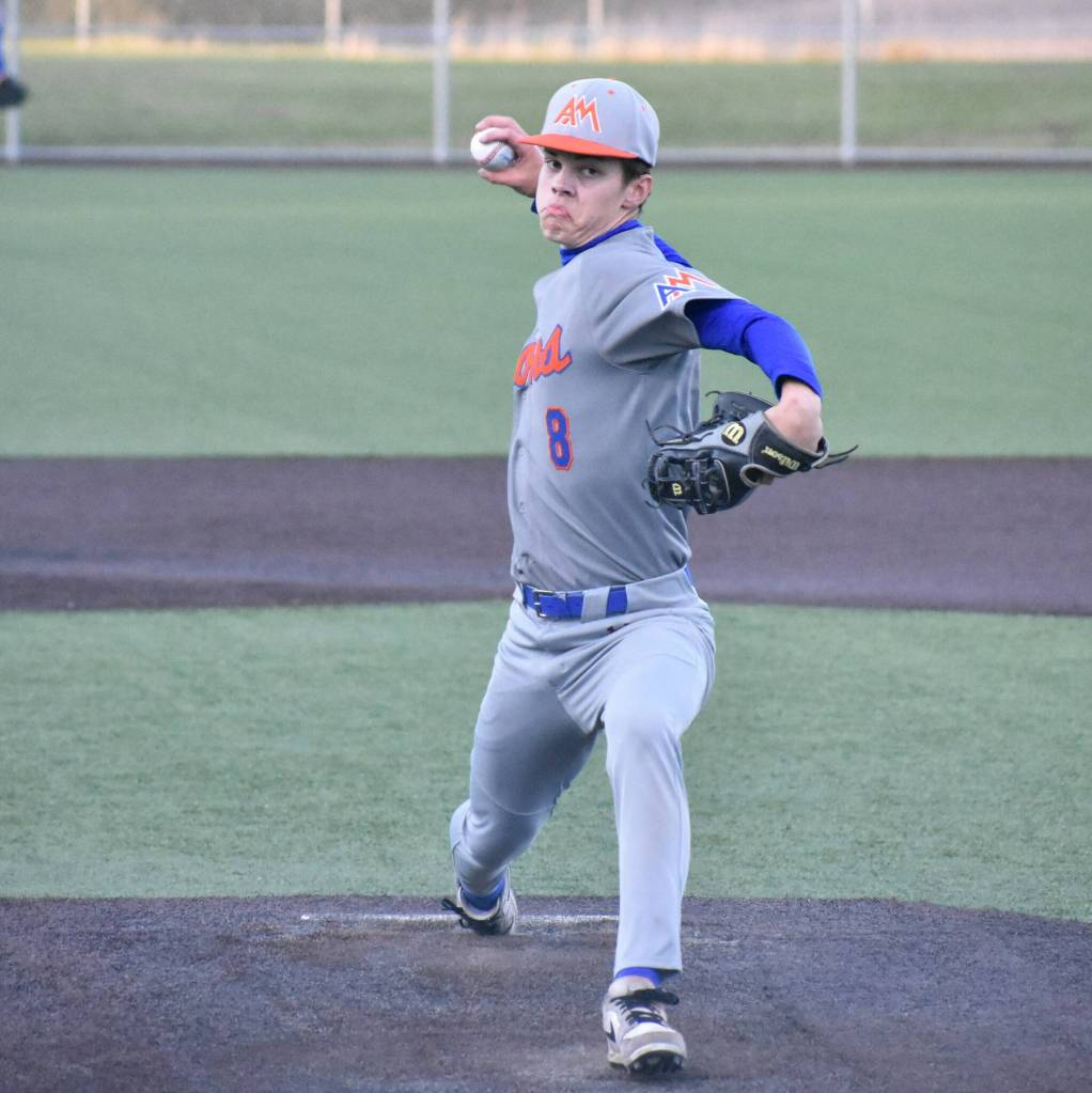 Jay Swanson pitching for Auburn Mountainview against Kentlake. Ben Ray / The Reporter