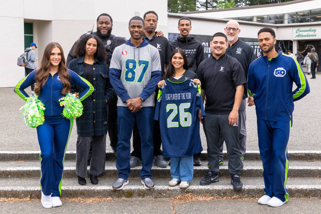 Diya Thomas and coaching staff. Photo provided by Robby Mullikin.