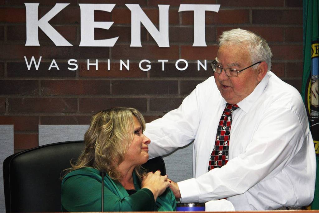 Les Thomas greets Kent Mayor Dana Ralph during his final City Council meeting in December 2023. STEVE HUNTER, Kent Reporter