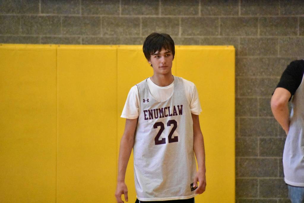 Carson Tice stands on defense for Enumclaw. Ben Ray / The Reporter